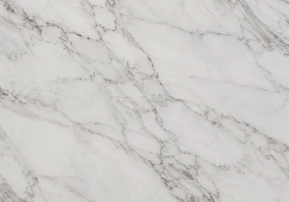 Bright Makrana Albeta marble slab with warm white depth, fine beige-grey lines, earthy streaks and subtle natural fissures.