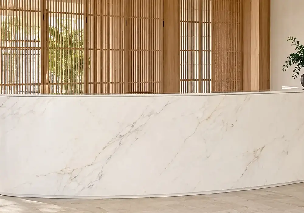 Aristona White slabs in a luxury bathroom, with realistic stone texture, natural depth and refined architectural character.