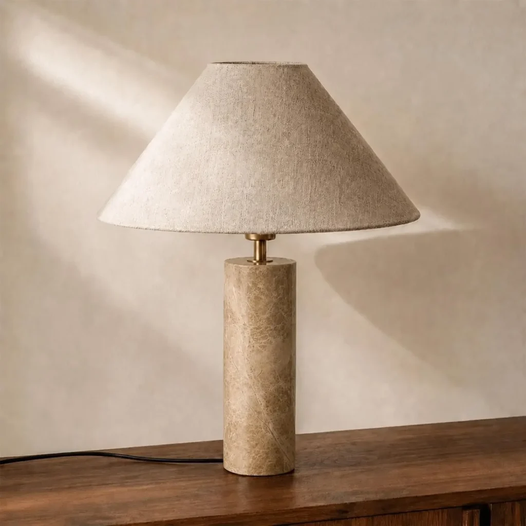 Tischlampe aus hellbraunem Marmor